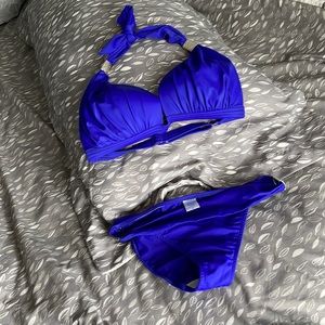 Venus bathing suit in royal blue size 8 bottoms size D top worn 2x